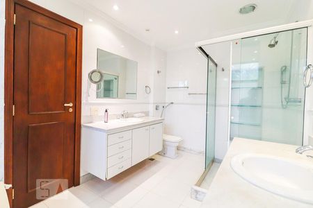 Casa de condomínio à venda com 800m², 5 quartos e 5 vagasBanheiro do Quarto 5 - Suíte Master