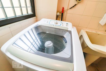 Casa de condomínio à venda com 800m², 5 quartos e 5 vagasLavanderia