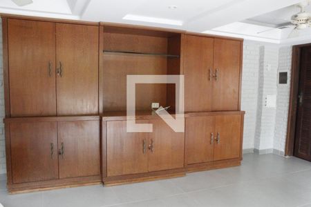 Sala de casa de condomínio para alugar com 5 quartos, 800m² em Freguesia (jacarepaguá), Rio de Janeiro