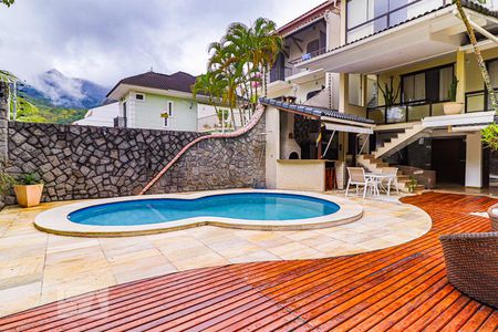 Casa de condomínio à venda com 800m², 5 quartos e 5 vagasPiscina - Área Externa de Lazer