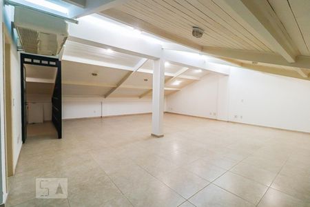 Casa de condomínio à venda com 800m², 5 quartos e 5 vagasSótão