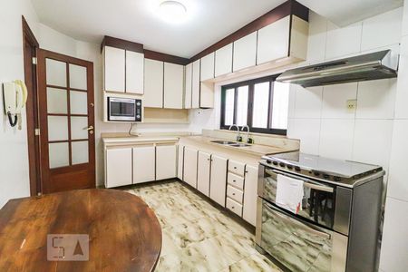 Casa de condomínio à venda com 800m², 5 quartos e 5 vagasCozinha