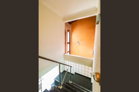 Casa de condomínio à venda com 800m², 5 quartos e 5 vagasEscada para o Segundo Andar