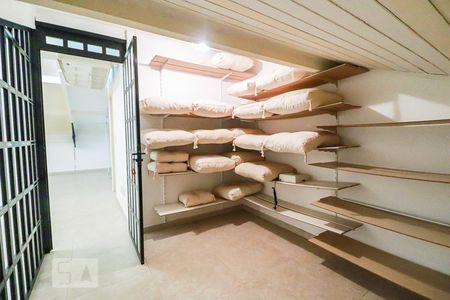 Casa de condomínio à venda com 800m², 5 quartos e 5 vagasArmário Sótão