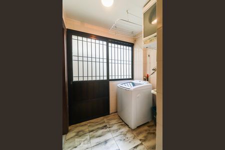 Casa de condomínio à venda com 800m², 5 quartos e 5 vagasLavanderia