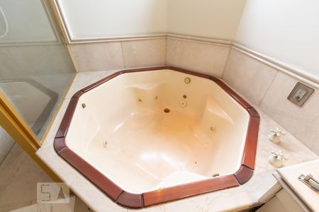 Apartamento para alugar com 278m², 3 quartos e 4 vagasBanheiro da suíte 1