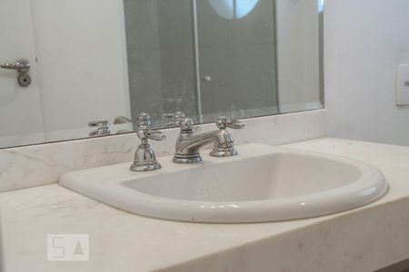 Apartamento para alugar com 320m², 4 quartos e 3 vagasBanheiro