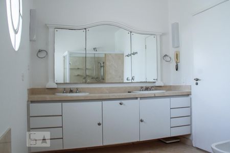 Apartamento para alugar com 320m², 4 quartos e 3 vagasBanheiro da Suíte