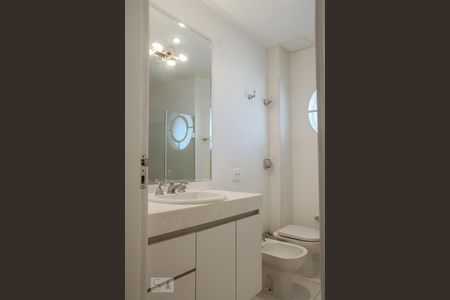 Apartamento para alugar com 320m², 4 quartos e 3 vagasBanheiro