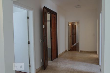 Corredor de apartamento para alugar com 4 quartos, 320m² em Higienópolis, São Paulo