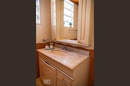 Banheiro de apartamento à venda com 2 quartos, 64m² em Copacabana, Rio de Janeiro