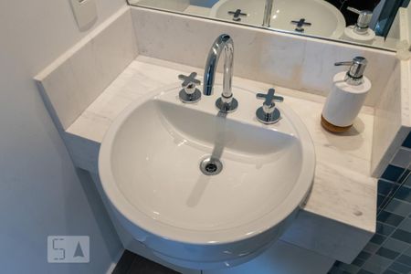Detalhe do Banheiro do Corredor de apartamento para alugar com 2 quartos, 62m² em Melville Empresarial Ii, Barueri
