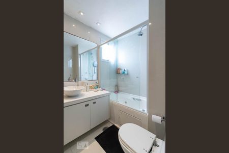 Apartamento à venda com 140m², 3 quartos e 2 vagas Apartamento à venda com 140m², 3 quartos e 2 vagasBanheiro Suíte 3 Master