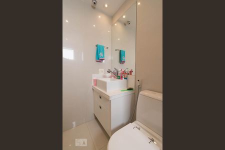 Apartamento à venda com 140m², 3 quartos e 2 vagas Apartamento à venda com 140m², 3 quartos e 2 vagasBanheiro Suíte 1