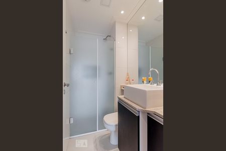 Banheiro de apartamento para alugar com 3 quartos, 76m² em Vila Bertioga, São Paulo