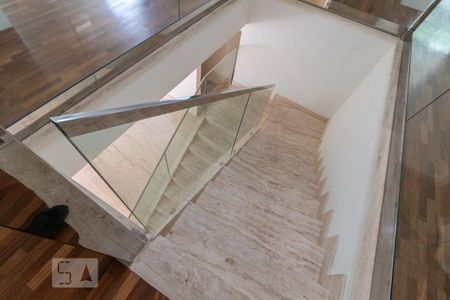 Casa de condomínio à venda com 497m², 4 quartos e 4 vagasEscadas