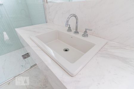 Casa de condomínio à venda com 497m², 4 quartos e 4 vagasDetalhe do Banheiro da Suíte 3