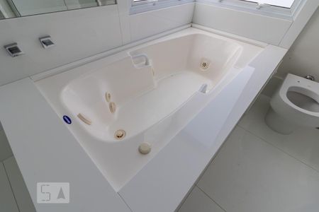 Casa de condomínio à venda com 497m², 4 quartos e 4 vagasDetalhe do Banheiro 2 da Suíte 4