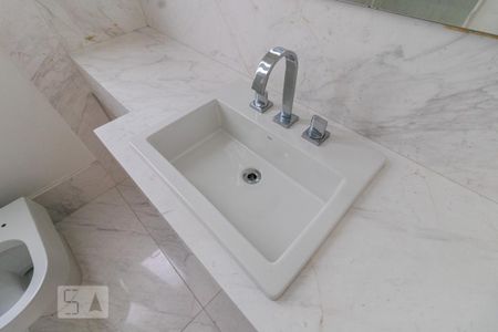 Casa de condomínio à venda com 497m², 4 quartos e 4 vagasDetlahe do Banheiro 1 da Suíte 4