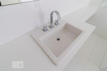 Casa de condomínio à venda com 497m², 4 quartos e 4 vagasDetalhe do Banheiro 2 da Suíte 4