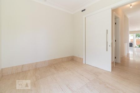 Casa de condomínio à venda com 497m², 4 quartos e 4 vagasEscritório