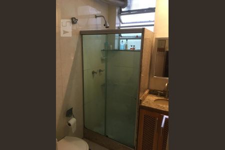 Banheiro de apartamento para alugar com 2 quartos, 71m² em Copacabana, Rio de Janeiro