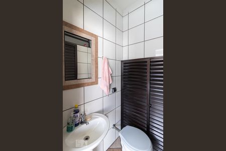 Casa à venda com 230m², 3 quartos e 8 vagas Casa à venda com 230m², 3 quartos e 8 vagasBanheiro de Serviço