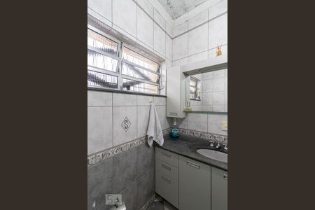 Casa à venda com 230m², 3 quartos e 8 vagas Casa à venda com 230m², 3 quartos e 8 vagasBanheiro 2