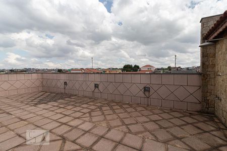 Casa à venda com 230m², 3 quartos e 8 vagas Casa à venda com 230m², 3 quartos e 8 vagasTerraço