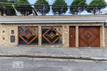 Casa à venda com 230m², 3 quartos e 8 vagas Casa à venda com 230m², 3 quartos e 8 vagasFachada