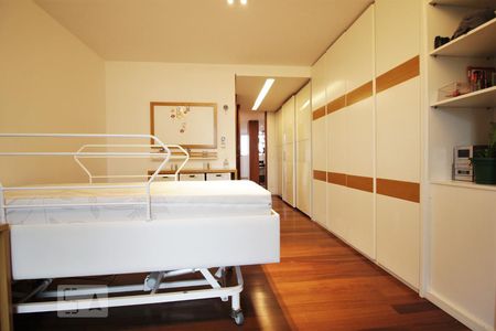 Apartamento à venda com 511m², 4 quartos e 3 vagasSuíte 2