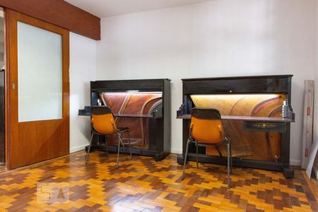 Sala 2 de casa para alugar com 3 quartos, 200m² em Independência, Porto Alegre