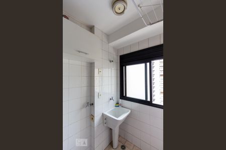Área de serviço de apartamento para alugar com 2 quartos, 69m² em Vila Andrade, São Paulo