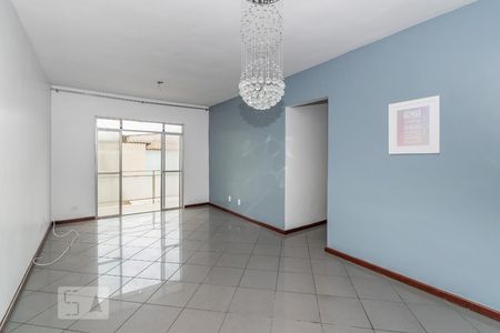 Sala de apartamento para alugar com 2 quartos, 105m² em Olaria, Rio de Janeiro