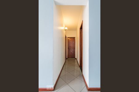 Sala - Corredor de apartamento para alugar com 2 quartos, 105m² em Olaria, Rio de Janeiro