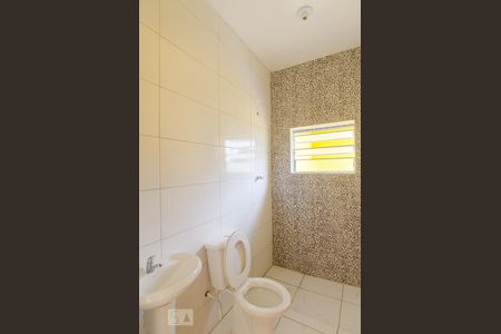 Banheiro de casa à venda com 2 quartos, 80m² em Taboão, Diadema