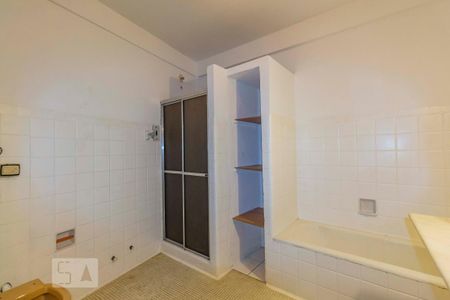 Banheiro  de apartamento à venda com 1 quarto, 76m² em Floresta, Porto Alegre