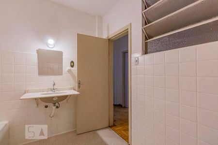 Banheiro  de apartamento à venda com 1 quarto, 76m² em Floresta, Porto Alegre