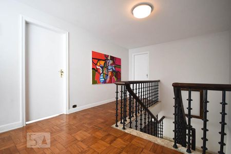 Casa à venda com 700m², 5 quartos e 3 vagasCorredor