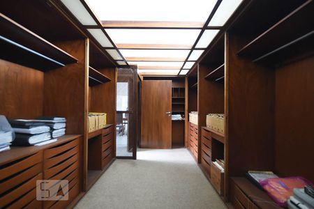 Casa à venda com 700m², 5 quartos e 3 vagasArmário da Suíte 2