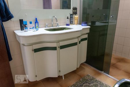 Casa para alugar com 360m², 4 quartos e 4 vagasBanheiro