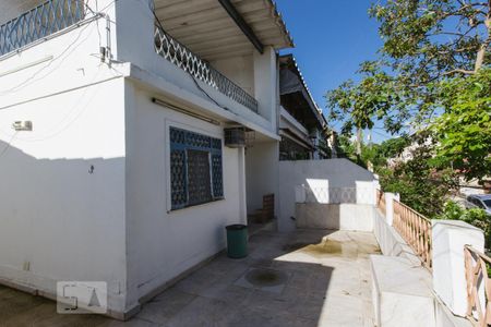 Casa de condomínio para alugar com 120m², 3 quartos e 2 vagas Casa de condomínio para alugar com 120m², 3 quartos e 2 vagasVaranda - Entrada (1º andar)