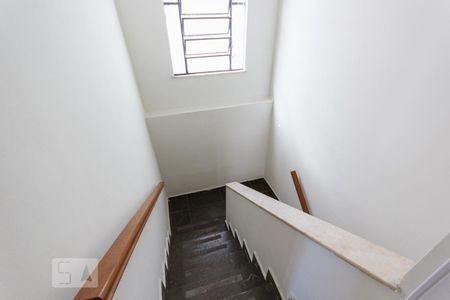 Casa de condomínio para alugar com 120m², 3 quartos e 2 vagas Casa de condomínio para alugar com 120m², 3 quartos e 2 vagasEscada (2º andar)
