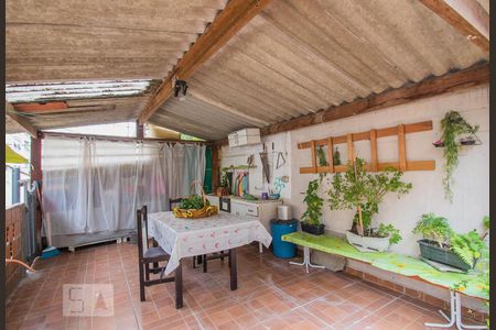 Casa à venda com 100m², 2 quartos e sem vagaQuintal