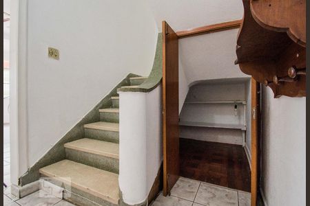 Casa à venda com 100m², 2 quartos e sem vagaEscada