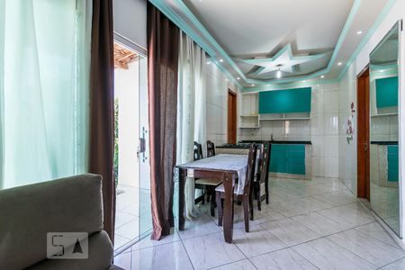 Sala de casa à venda com 2 quartos, 54m² em Olaria, Rio de Janeiro