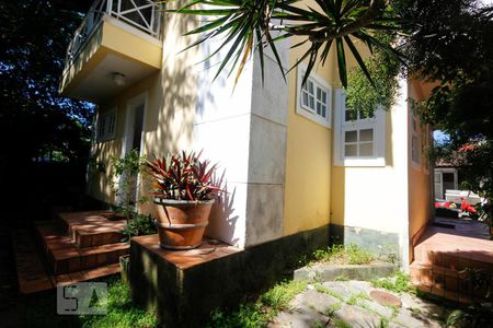 Casa de condomínio à venda com 150m², 2 quartos e 3 vagas Casa de condomínio à venda com 150m², 2 quartos e 3 vagasQuintal