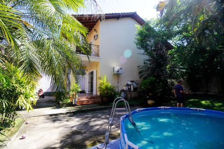 Casa de condomínio à venda com 150m², 2 quartos e 3 vagas Casa de condomínio à venda com 150m², 2 quartos e 3 vagasQuintal