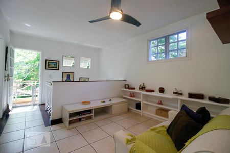 Casa de condomínio à venda com 150m², 2 quartos e 3 vagas Casa de condomínio à venda com 150m², 2 quartos e 3 vagasHall