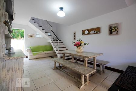 Casa de condomínio à venda com 150m², 2 quartos e 3 vagas Casa de condomínio à venda com 150m², 2 quartos e 3 vagasSala